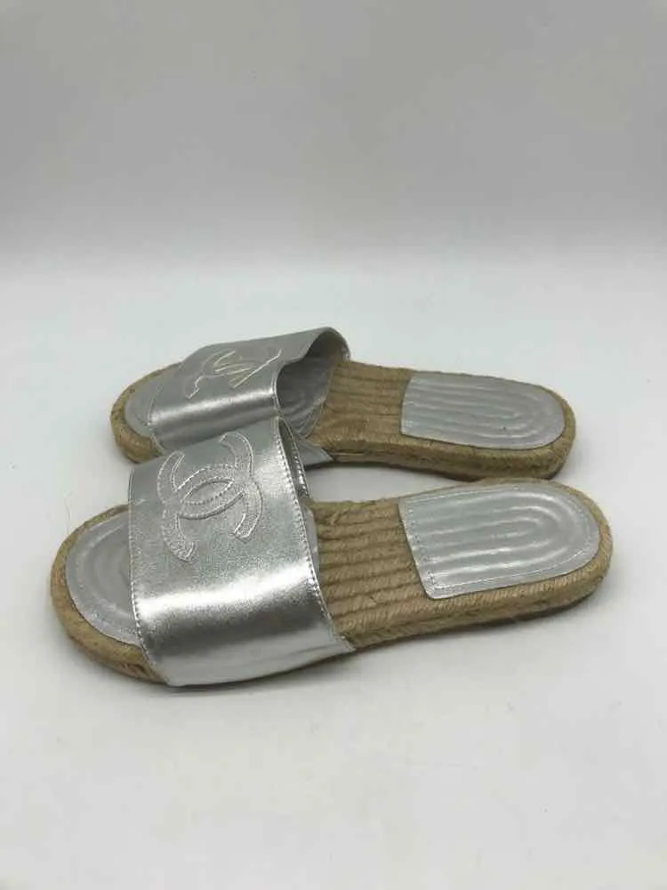 Pre-Owned Chanel Silver Size 38 Espadrille Sandals