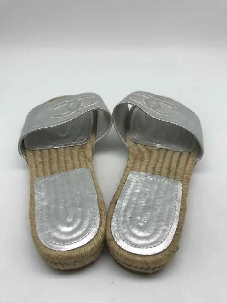 Pre-Owned Chanel Silver Size 38 Espadrille Sandals