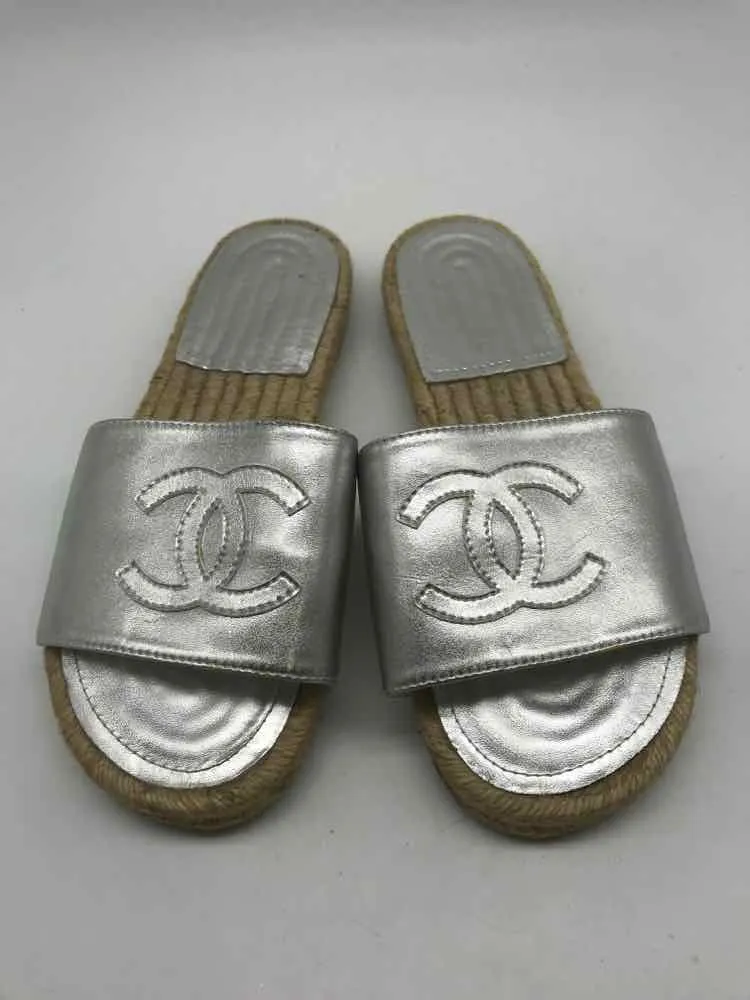 Pre-Owned Chanel Silver Size 38 Espadrille Sandals